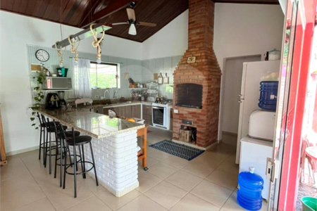 Casa à venda com 3 quartos, sendo 1 suíte,  no condomínio Portal do Sabiá, Araçoiaba da Serra - SP
