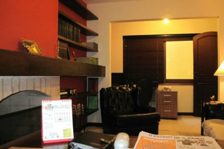 Casa à venda com 4 quartos, sendo 2 suítes, em Jardim Leonor, São Paulo, SP