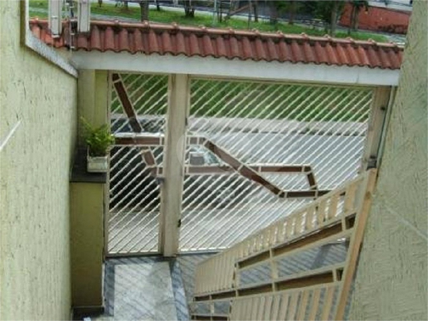 Sobrado à venda com 4 quartos, sendo 3 suítes, em Vila Irmãos Arnoni, São Paulo, SP