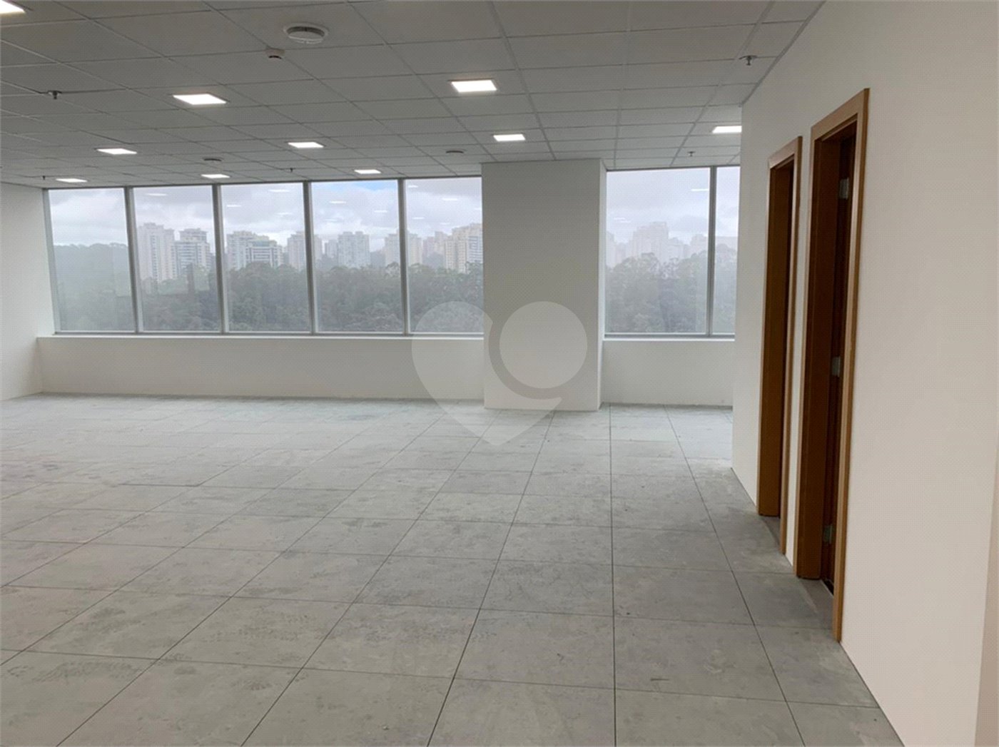 Sala à venda em Várzea de Baixo, São Paulo, SP