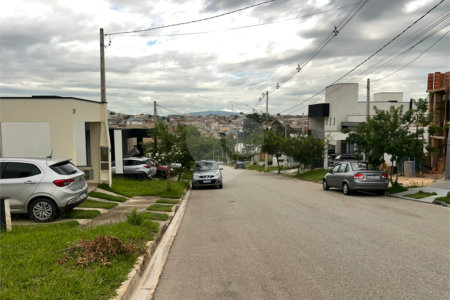 Casa à venda com 3 quartos, sendo 1 suíte, no condomínio Horto Florestal Villagio, Sorocaba - SP