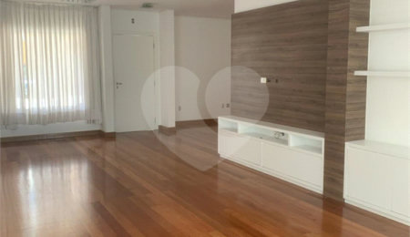 Casa à venda com 3 suítes no condomínio Villaggio Belvedere, São Paulo - SP