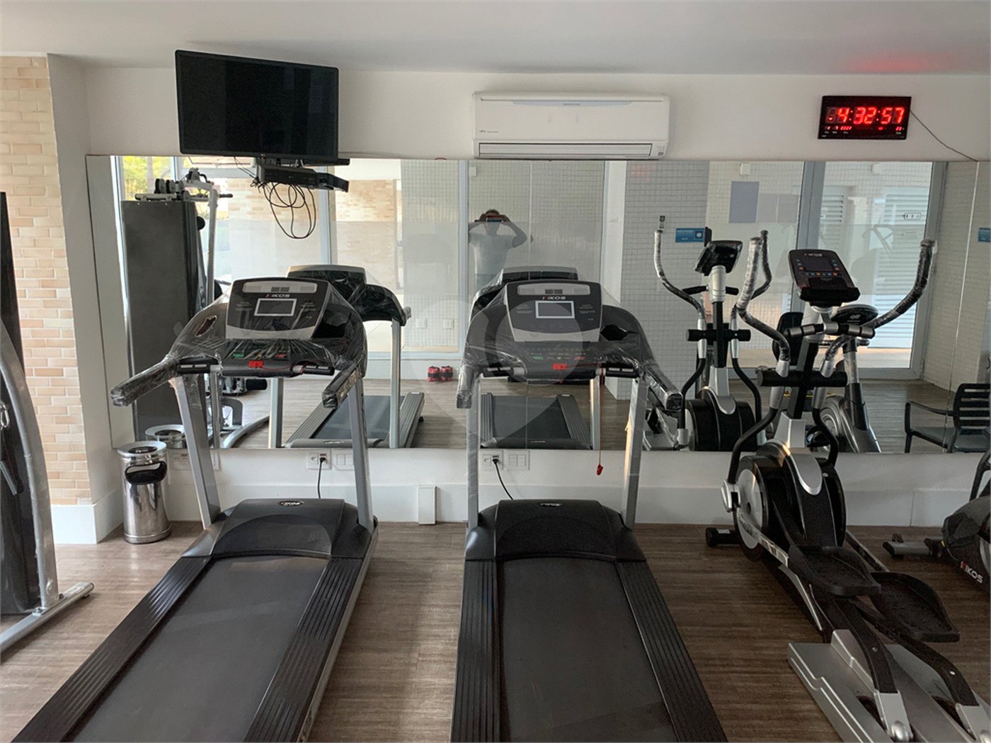 Apartamento à venda com 4 quartos, sendo 1 suíte, em Chácara Santo Antônio, São Paulo, SP