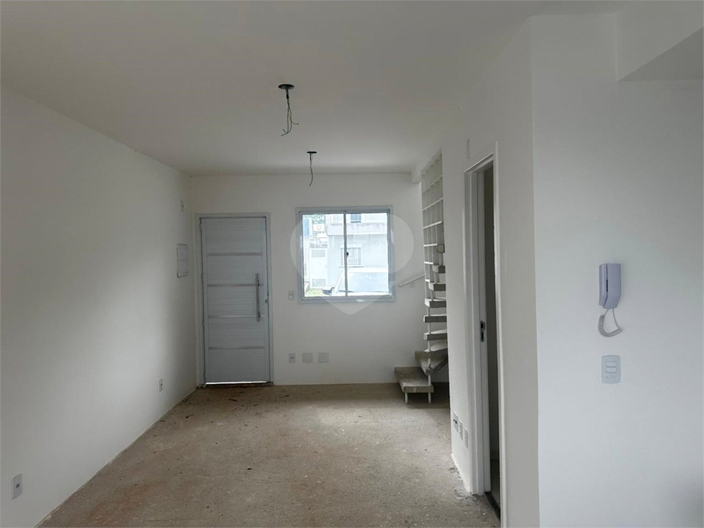 Casa à venda com 2 quartos no condomínio Vila das Paineiras, Suzano - SP