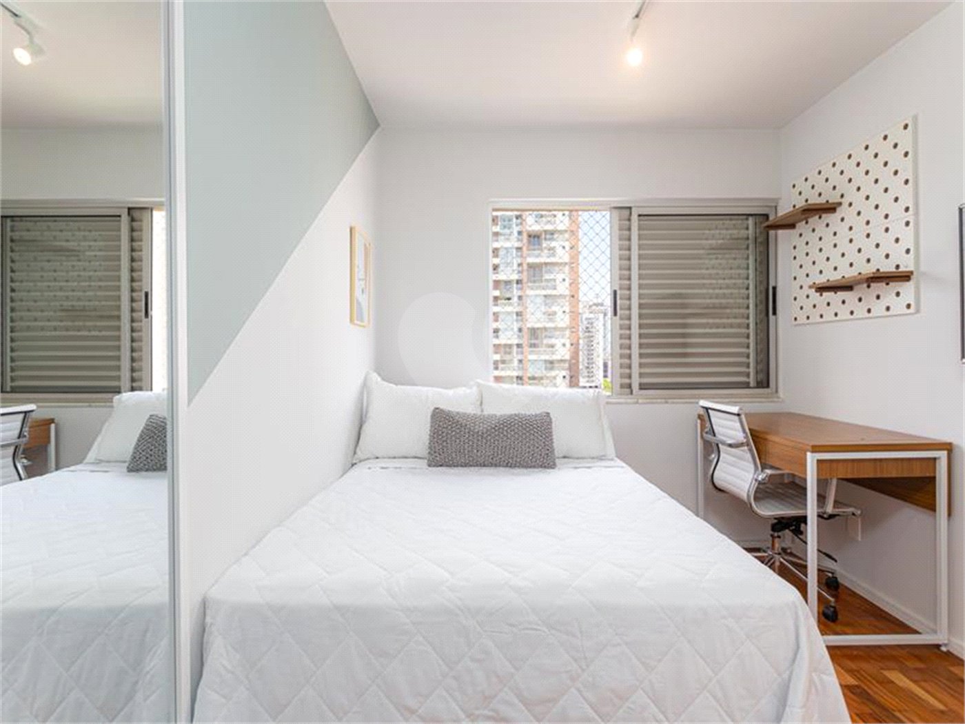 Apartamento à venda com 4 quartos, sendo 1 suíte, em Vila Cordeiro, São Paulo, SP