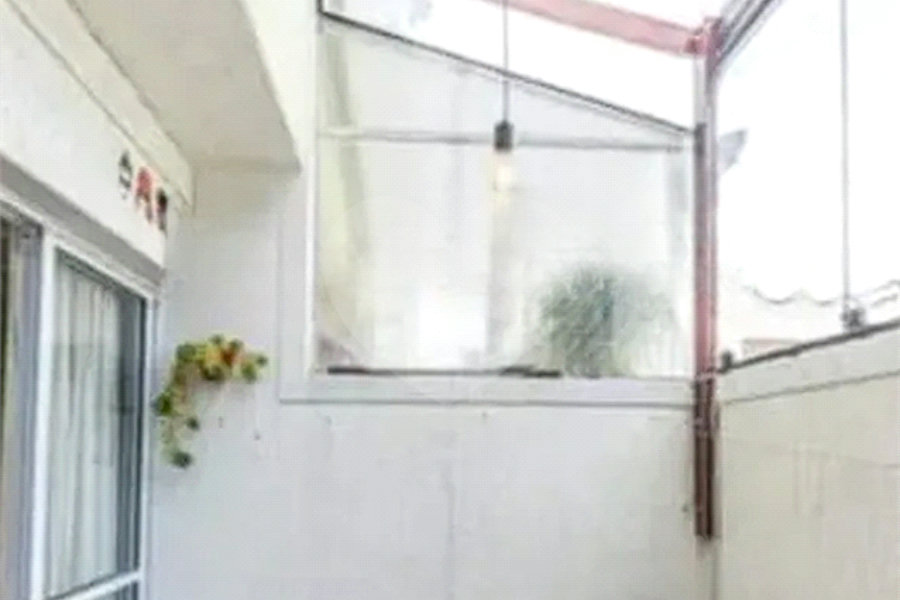 Casa à venda com 3 quartos, sendo 2 suítes, no condomínio Residencial Erika, São Paulo - SP