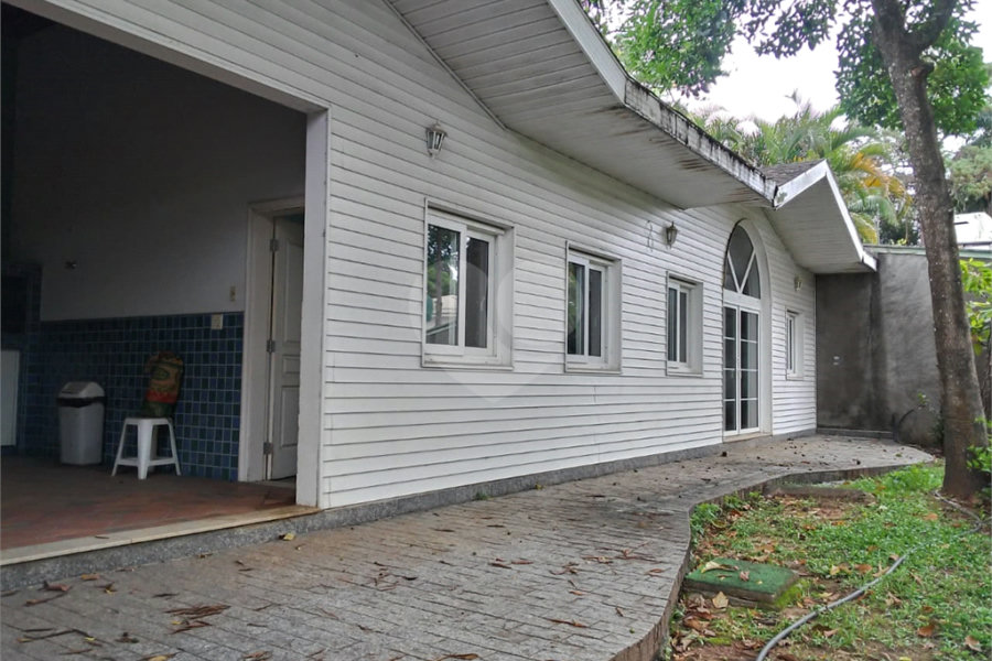 Sobrado à venda com 4 quartos, sendo 1 suíte, em Jardim Floresta, São Paulo, SP