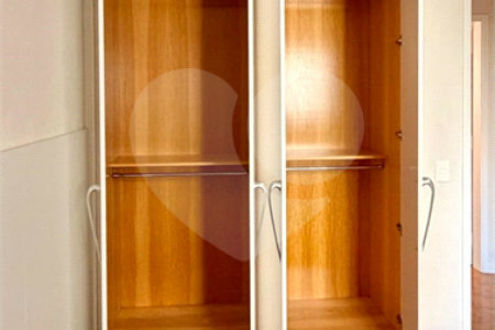 Apartamento à venda com 3 quartos, sendo 1 suíte,  em Moema, São Paulo, SP