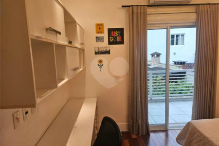Sobrado à venda com 4 quartos, sendo 2 suítes, em Brooklin Paulista, São Paulo, SP