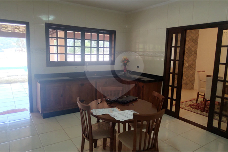 Casa à venda com 4 suítes no Centro, Extrema, MG