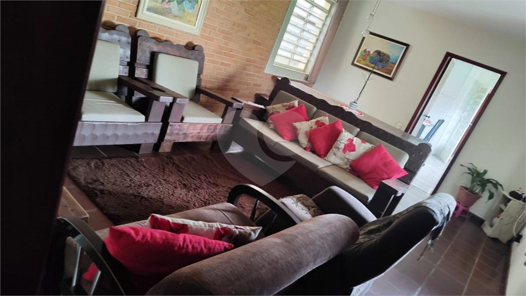 Casa à venda com 4 quartos, sendo 1 suíte, em Jardim Celani, Salto, SP