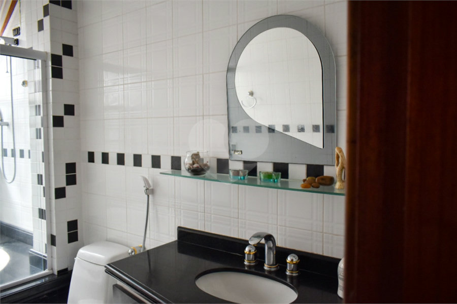 Casa à venda com 4 quartos, sendo 2 suítes, no condomínio Champs Elysees Village, Mairiporã - SP