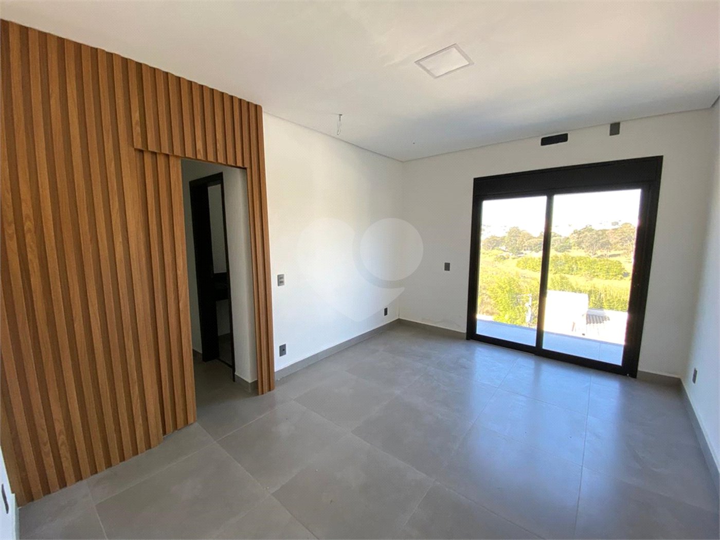 Casa à venda ou para alugar com 3 suítes no condomínio Villa Real, Bragança Paulista - SP
