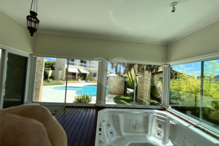Casa à venda com 5 quartos, sendo 3 suítes,  no condomínio Village Saint Charbel, Araçoiaba da Serra - SP