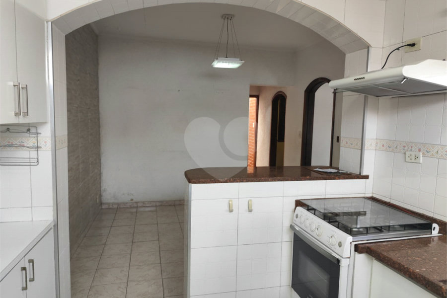 Sobrado à venda com 2 quartos em Vila Nivi, São Paulo, SP