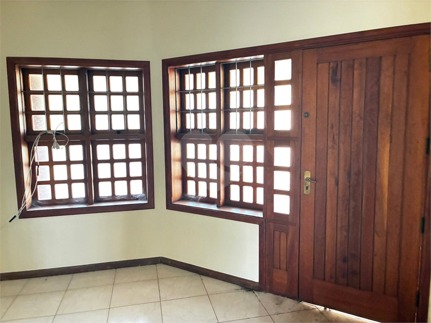 Sobrado para alugar com 4 quartos, sendo 2 suítes,  no Centro, Três Lagoas, MS