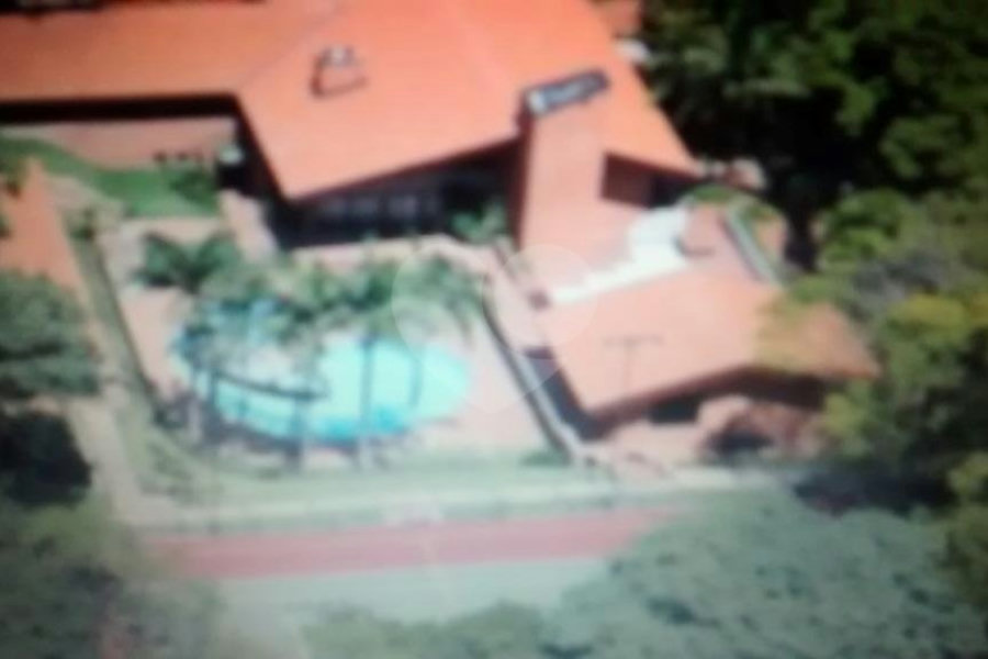 Sobrado à venda com 7 quartos, sendo 5 suítes, em Chácara das Paineiras, Carapicuíba, SP