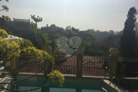 Casa à venda com 5 quartos, sendo 4 suítes, no condomínio Jardim Vitória Régia, São Paulo - SP