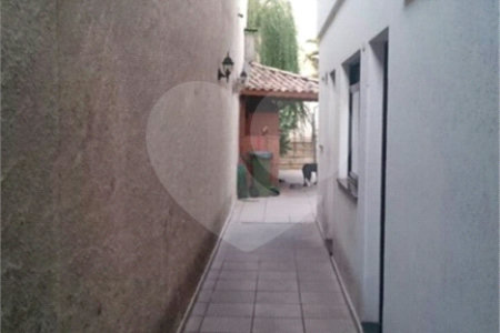 Sobrado à venda com 5 quartos, sendo 2 suítes, em Brooklin Paulista, São Paulo, SP