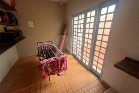 Casa à venda com 3 quartos, sendo 1 suíte, em Parque Santa Marta, São Carlos, SP