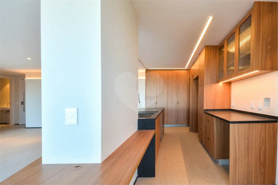 Apartamento para venda e locação em Pinheiros com 3 quartos, sendo 3 suítes, 178m²