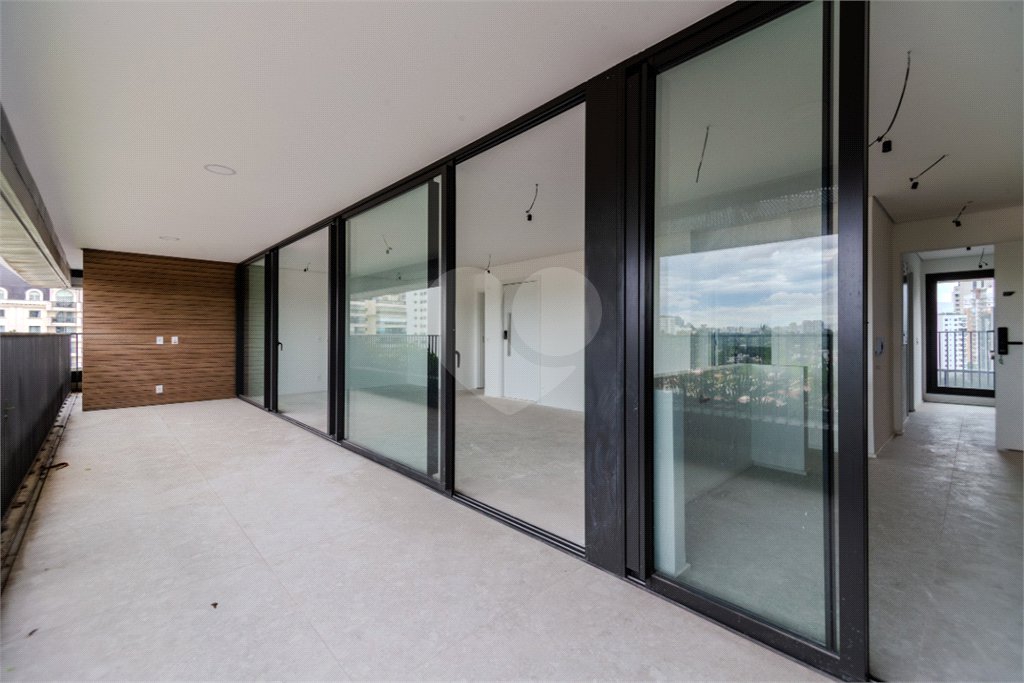 Apartamento à venda com 3 suítes em Vila Nova Conceição, São Paulo, SP