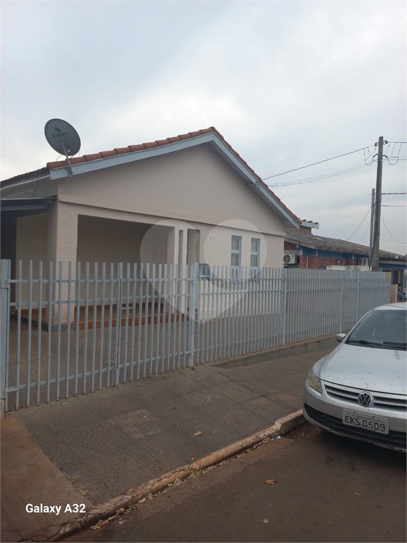 Casa à venda com 3 quartos no Centro, Inocência, MS