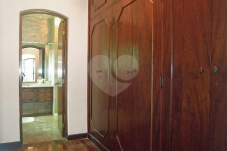 Casa à venda com 5 quartos, sendo 4 suítes, em Alto da Boa Vista, São Paulo, SP