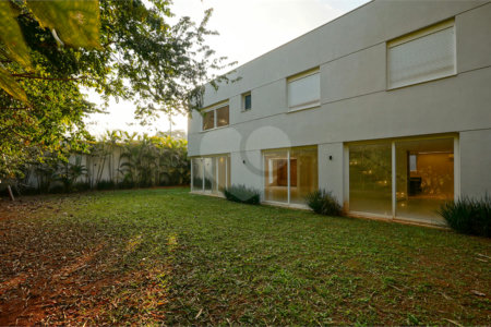 Casa para alugar com 4 suítes no condomínio Hípica Garden, São Paulo - SP