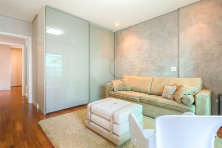 Apartamento à venda com 4 suítes,  em Jardim Paulistano, São Paulo, SP