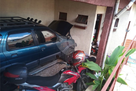 Sobrado à venda com 3 quartos, sendo 1 suíte,  em Vila Caputera, Mogi das Cruzes, SP