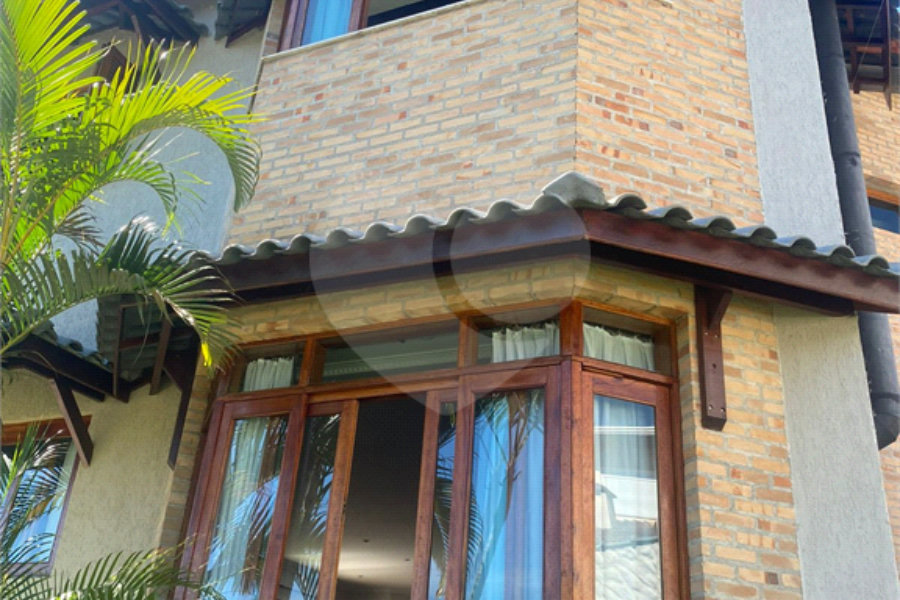 Casa à venda com 5 quartos, sendo 4 suítes, no condomínio Lago do Imperador, Mairiporã - SP