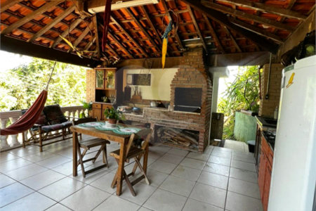Casa à venda com 3 quartos, sendo 1 suíte, no Centro, Guararema, SP