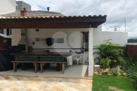 Casa à venda com 3 quartos, sendo 1 suíte, no condomínio Terras de São Francisco, Vinhedo - SP
