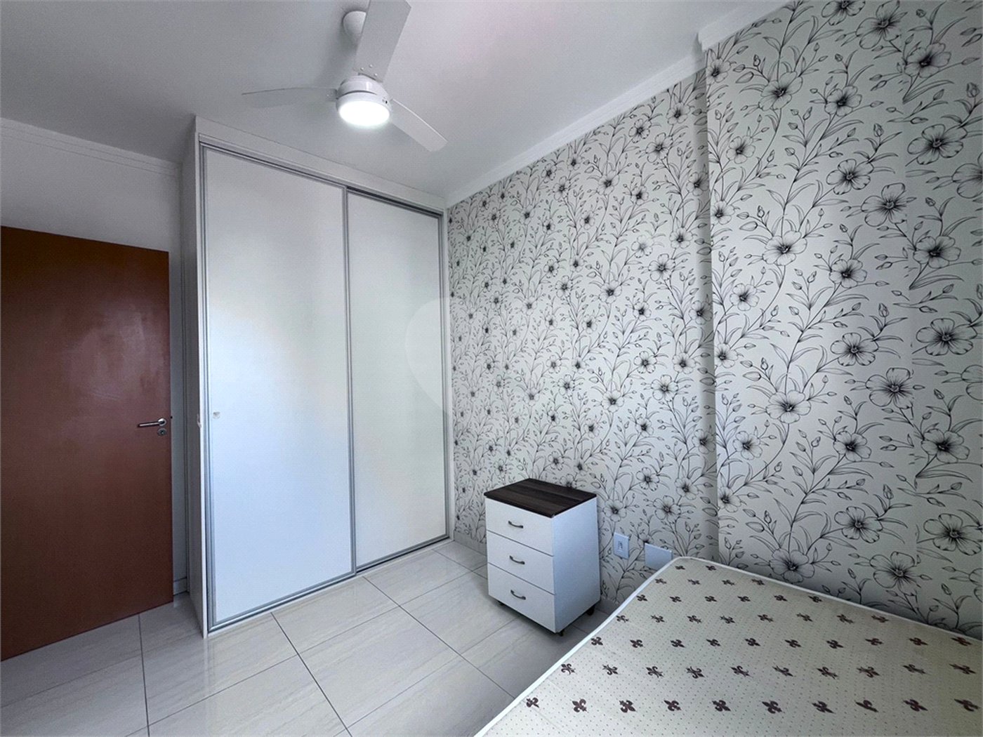 Apartamento à venda com 2 quartos, sendo 1 suíte, em Guilhermina, Praia Grande, SP