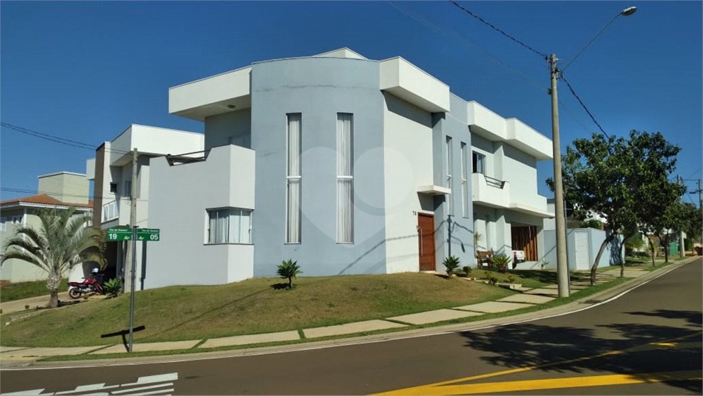 Casa à venda com 3 suítes no condomínio Damha III, São Carlos - SP
