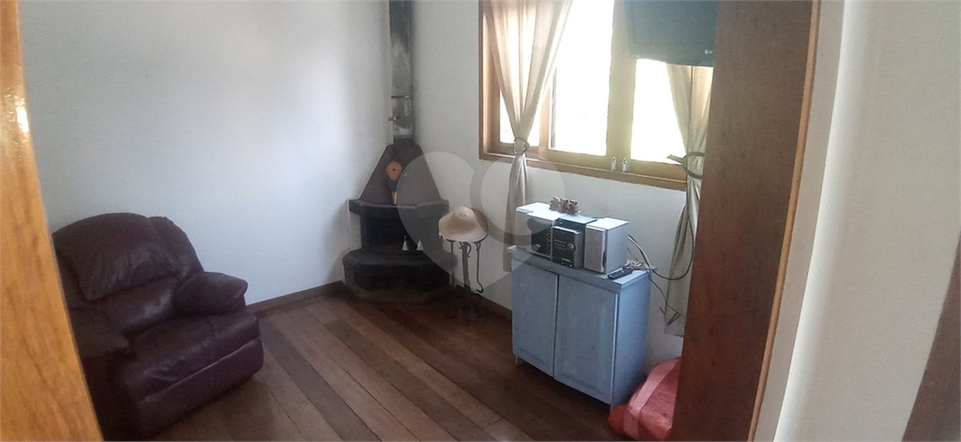 Casa à venda com 5 quartos, sendo 1 suíte, em Roseira, Mairiporã, SP