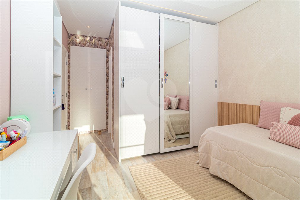 Casa à venda com 4 quartos, sendo 3 suítes, no condomínio Palm Hill North, São Paulo - SP