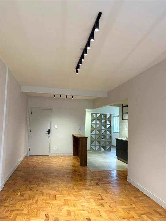 Apartamento à venda com 3 quartos, sendo 1 suíte,  em Pinheiros, São Paulo, SP