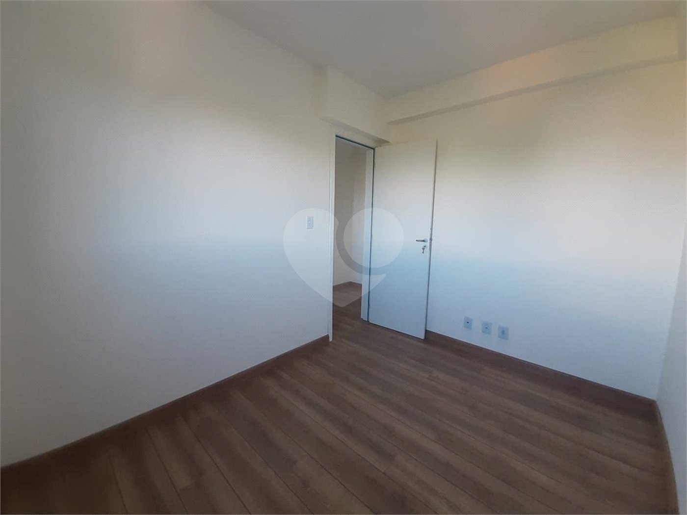 Apartamento à venda com 2 quartos, sendo 1 suíte, em Chácaras Reunidas São Jorge, Sorocaba, SP