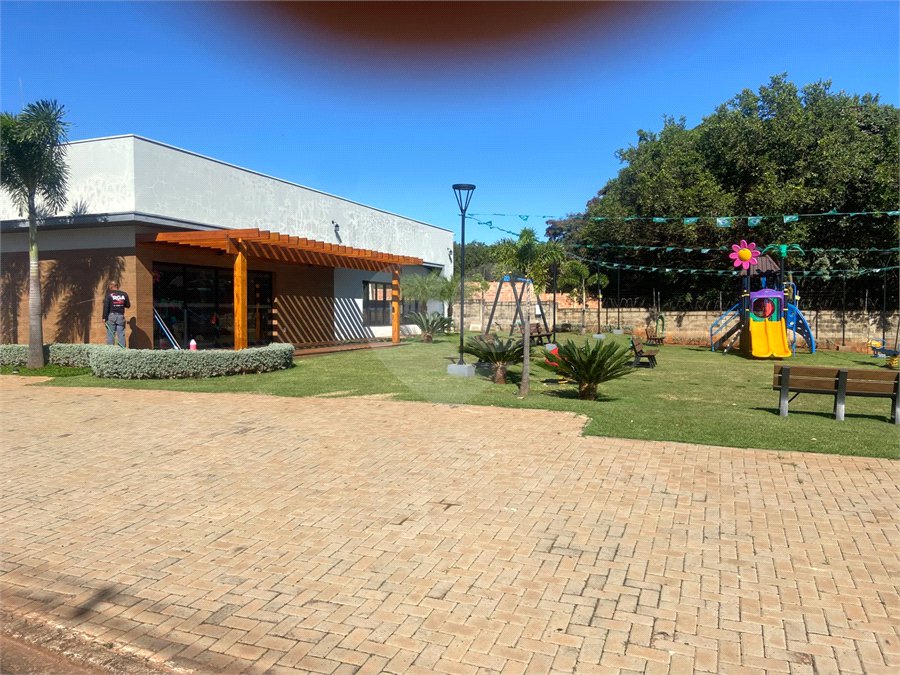 Casa à venda com 3 quartos, sendo 1 suíte, no condomínio Residencial Alto da Boa Vista, Araraquara - SP