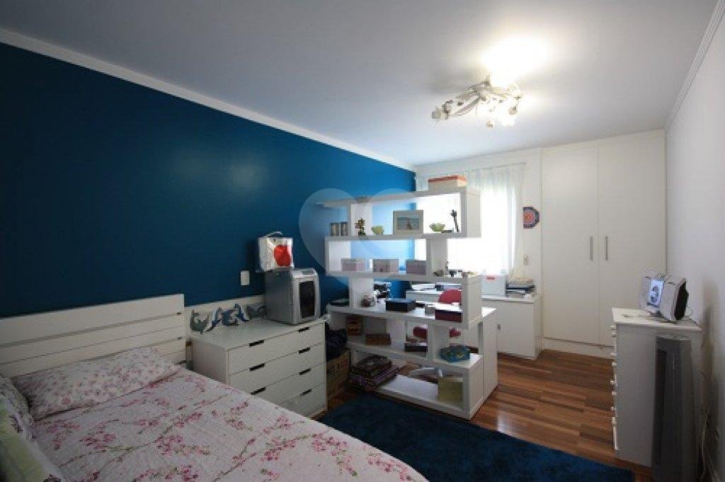Casa à venda com 4 quartos, sendo 2 suítes, no condomínio Melbourne Residence, São Paulo - SP