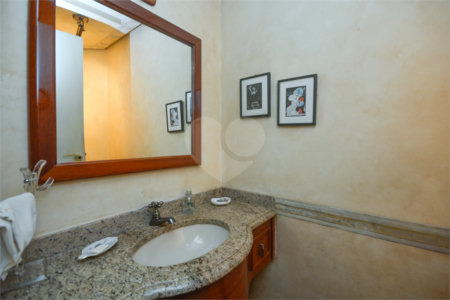 Apartamento à venda com 4 quartos, sendo 1 suíte, em Moema, São Paulo, SP