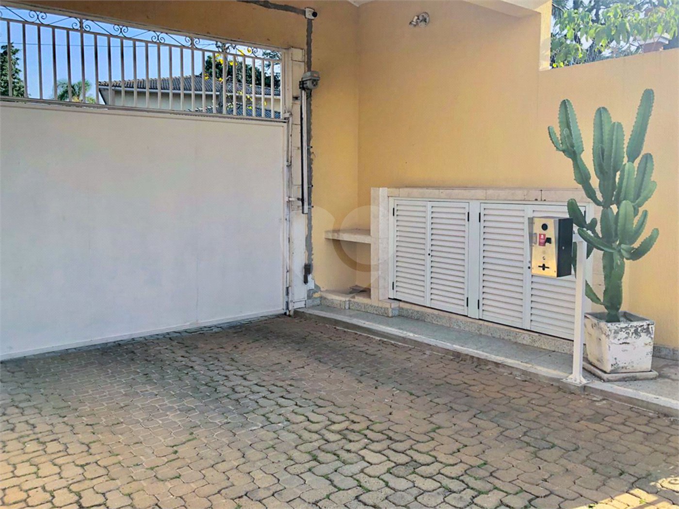 Casa à venda com 4 quartos, sendo 2 suítes, no condomínio Lake Louise, São Paulo - SP
