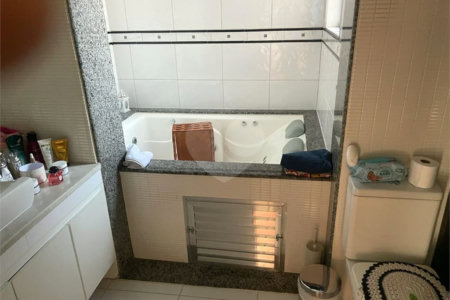 Casa à venda com 3 quartos, sendo 1 suíte, em Parque Vitória, São Paulo, SP