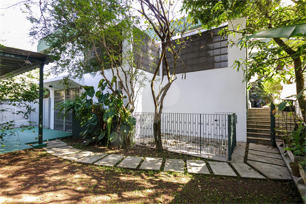 Sobrado à venda com 3 quartos, sendo 1 suíte,  em Granja Julieta, São Paulo, SP