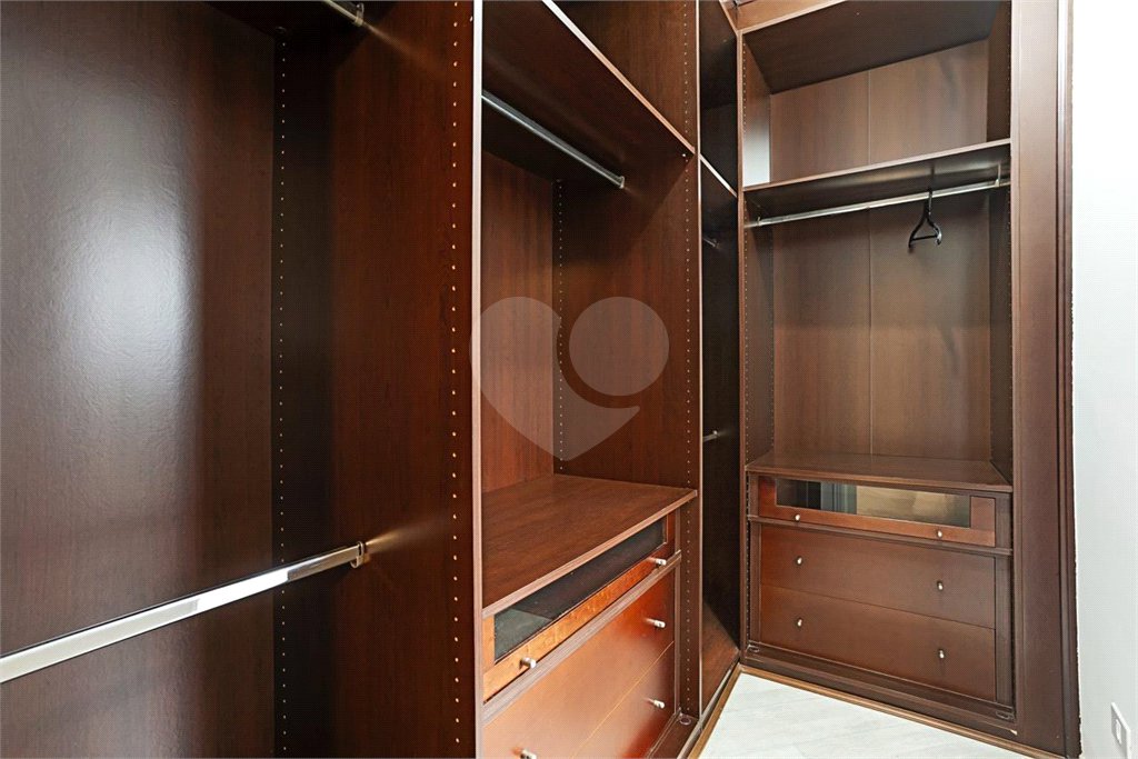 Casa à venda com 4 quartos, sendo 2 suítes, no condomínio Lake Louise, São Paulo - SP