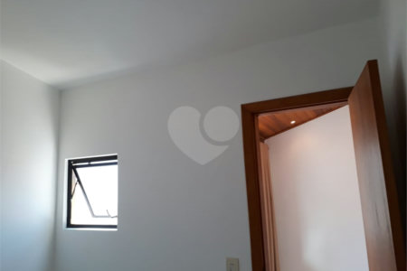 Casa à venda com 3 quartos, sendo 1 suíte, no condomínio Saude, São Paulo - SP