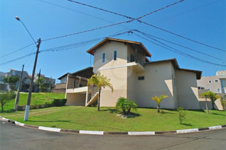Casa à venda com 3 suítes no condomínio Terras de São Francisco, Vinhedo - SP