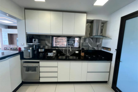 Apartamento à venda com 3 suítes em Campo Belo, São Paulo, SP